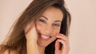 Kıyafet Denerken Azgın Olan Kız Amcığını Parmaklıyor